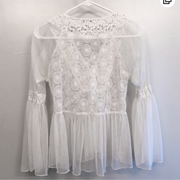 White Sheer Crochet Bell Sleeve Retro Top- Size M - Picture 5 of 5
